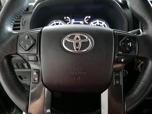 Used 2020 Toyota 4Runner TRD Off-Road Premium AWD/4WD image 25