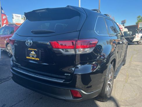 Used 2019 Toyota Highlander LE AWD/4WD image 6