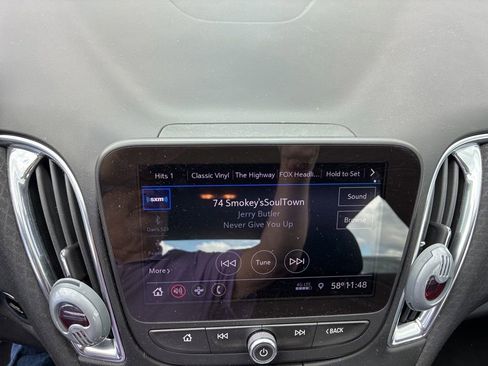 Used 2020 Chevrolet Malibu LT FWD image 16