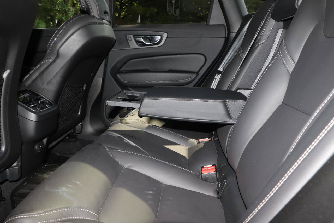 Used 2022 Volvo XC60 B5 Inscription w/ Advanced Package AWD/4WD image 25