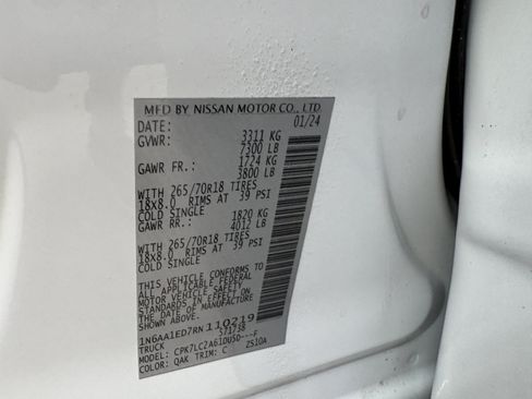 Used 2024 Nissan Titan SV w/ SV Convenience Package AWD/4WD image 35