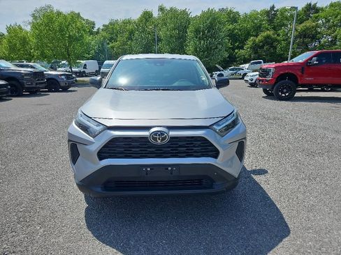 Used 2023 Toyota RAV4 LE AWD/4WD image 2