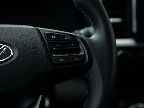 Used 2023 Hyundai Venue SEL image 20