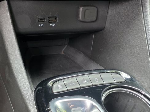 Used 2024 Buick Encore GX Sport Touring image 19