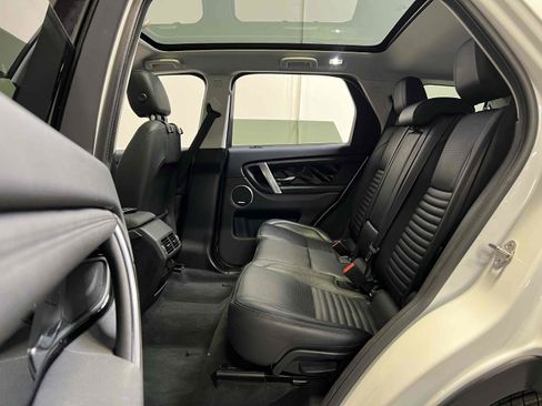 Used 2021 Land Rover Discovery Sport SE image 32