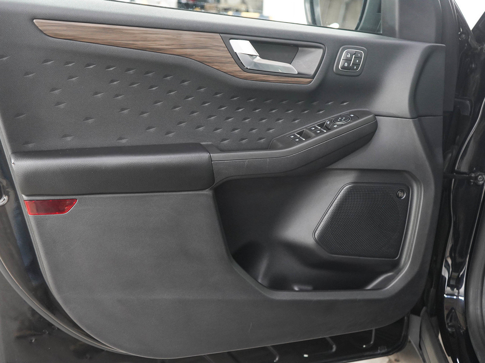 Used 2020 Ford Escape Titanium AWD/4WD image 18