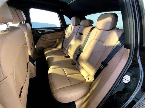 Certified 2025 Porsche Macan image 24