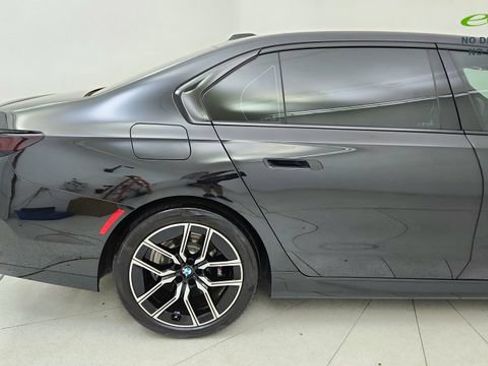 Used 2023 BMW 740i w/ Parking Assistance Package RWD image 12