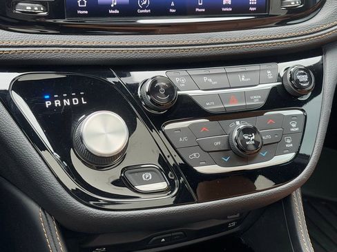 Used 2022 Chrysler Pacifica Pinnacle image 24