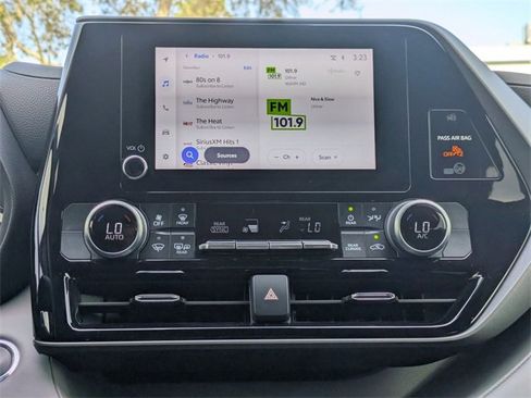 Used 2023 Toyota Highlander LE image 20