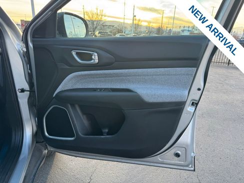 Used 2025 Jeep Compass Sport image 10