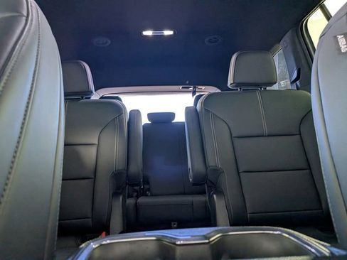 Certified 2025 GMC Acadia Elevation w/ Elevation Premium Package AWD/4WD image 30