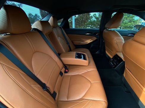 Used 2019 Toyota Avalon Limited image 28
