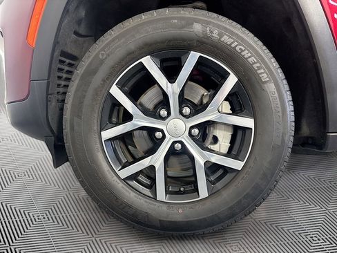Used 2023 Jeep Grand Cherokee Limited AWD/4WD image 32