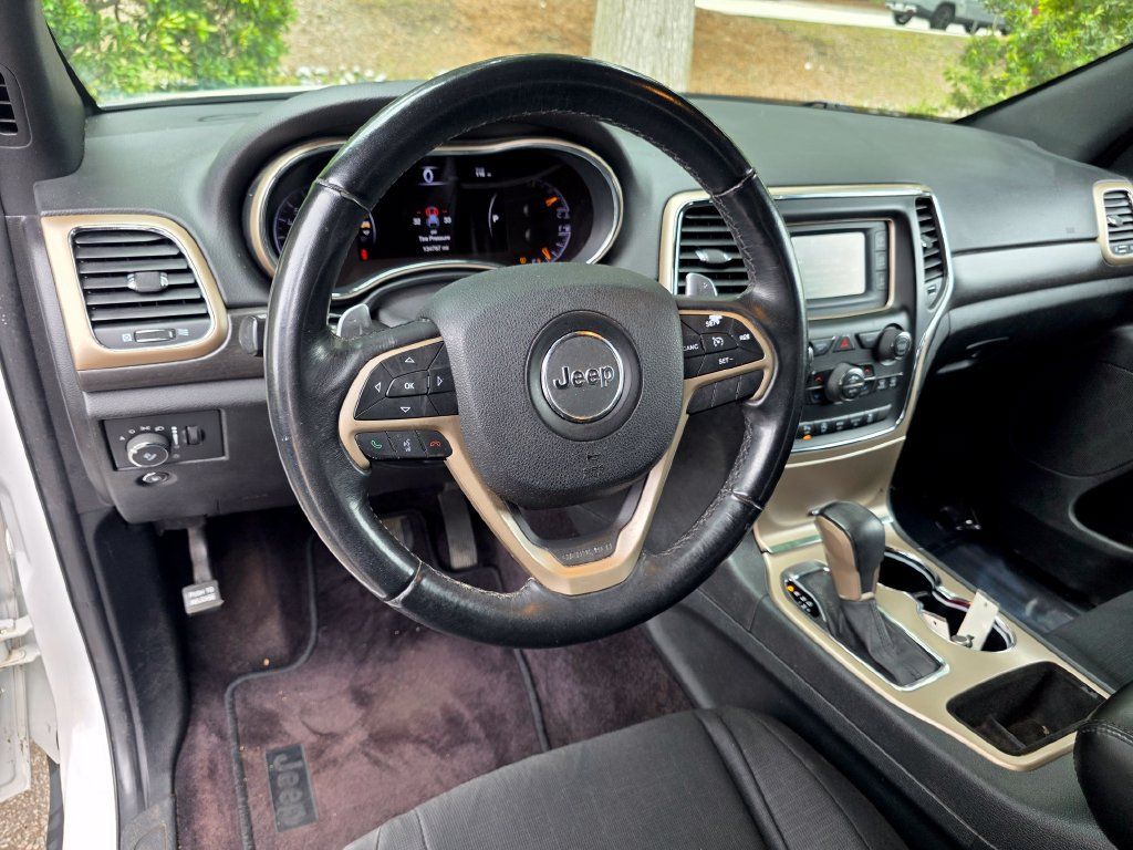 Used 2016 Jeep Grand Cherokee Laredo w/ Quick Order Package 23E AWD/4WD image 14