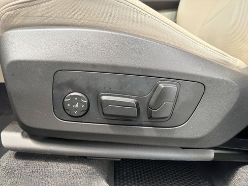 Used 2025 BMW X1 xDrive28i w/ M Sport Package AWD/4WD image 17