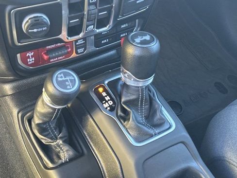 Certified 2024 Jeep Wrangler Unlimited Rubicon w/ XTREMEE 35" Tire Package image 34