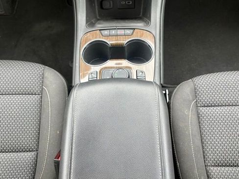 Used 2023 GMC Acadia SLE w/ Driver Convenience Package FWD image 24