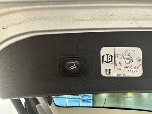Used 2019 Ford Escape Titanium AWD/4WD image 18