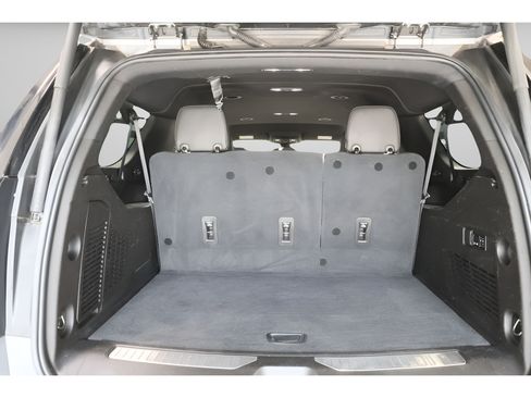 Used 2021 Chevrolet Suburban Premier AWD/4WD image 29
