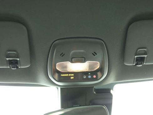 Used 2025 Chevrolet Trax RS w/ Driver Confidence Package image 38