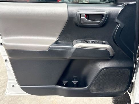 Used 2017 Toyota Tacoma SR5 w/ Tow Package RWD image 16