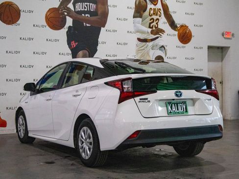 Used 2021 Toyota Prius LE FWD image 20