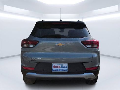 Used 2025 Chevrolet TrailBlazer LT w/ Driver Confidence Package FWD image 4