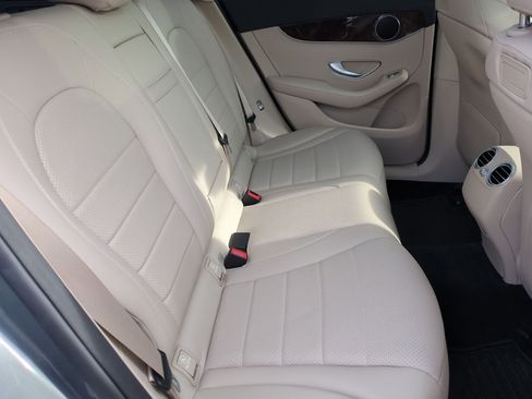 Used 2018 Mercedes-Benz GLC 300 4MATIC image 35