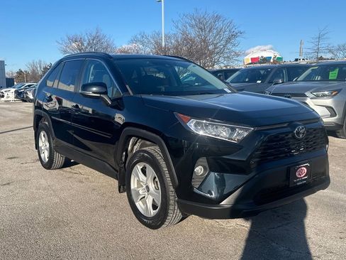 Used 2021 Toyota RAV4 XLE w/ Convenience Package image 11