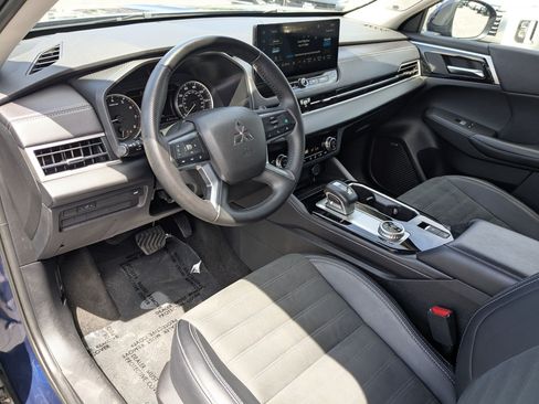 Used 2025 Mitsubishi Outlander SE AWD/4WD image 17