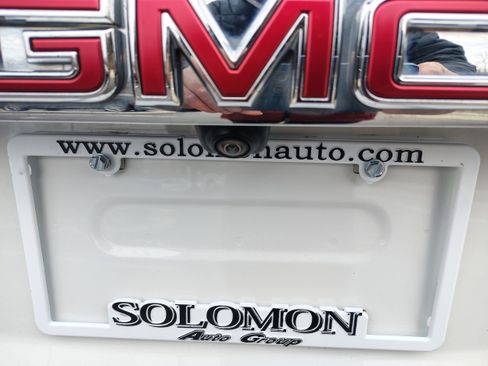 Used 2023 GMC Acadia SLE w/ Driver Convenience Package image 9