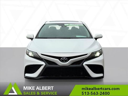 Used 2023 Toyota Camry SE image 2