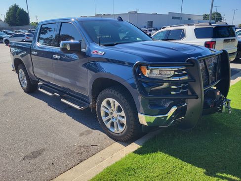 Used 2023 Chevrolet Silverado 1500 LTZ w/ LTZ Premium Package AWD/4WD image 3
