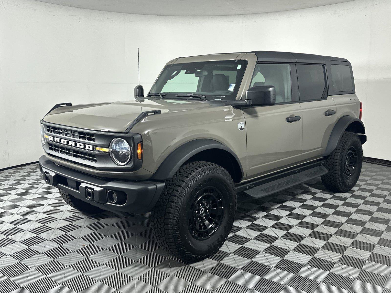 New 2026 Ford Bronco Big Bend w/ Black Diamond Package AWD/4WD image 3