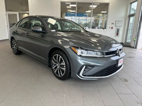Certified 2025 Volkswagen Jetta SE FWD image 1