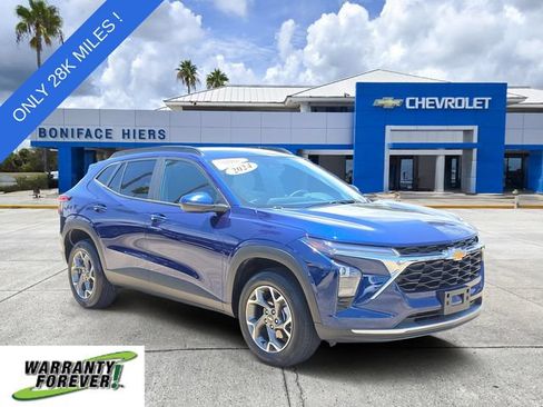 Used 2024 Chevrolet Trax LT w/ Driver Confidence Package FWD image 1