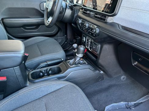 Used 2025 Jeep Wrangler Sahara image 16