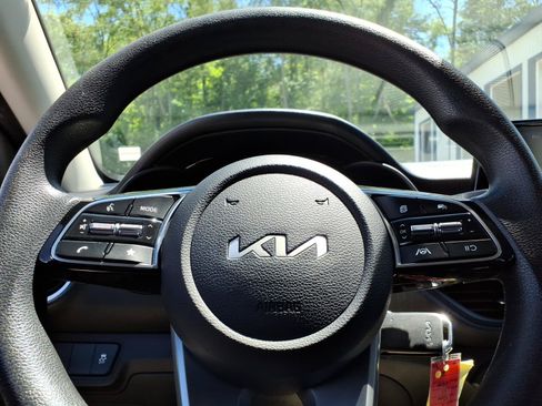 Used 2023 Kia Forte LXS FWD image 25