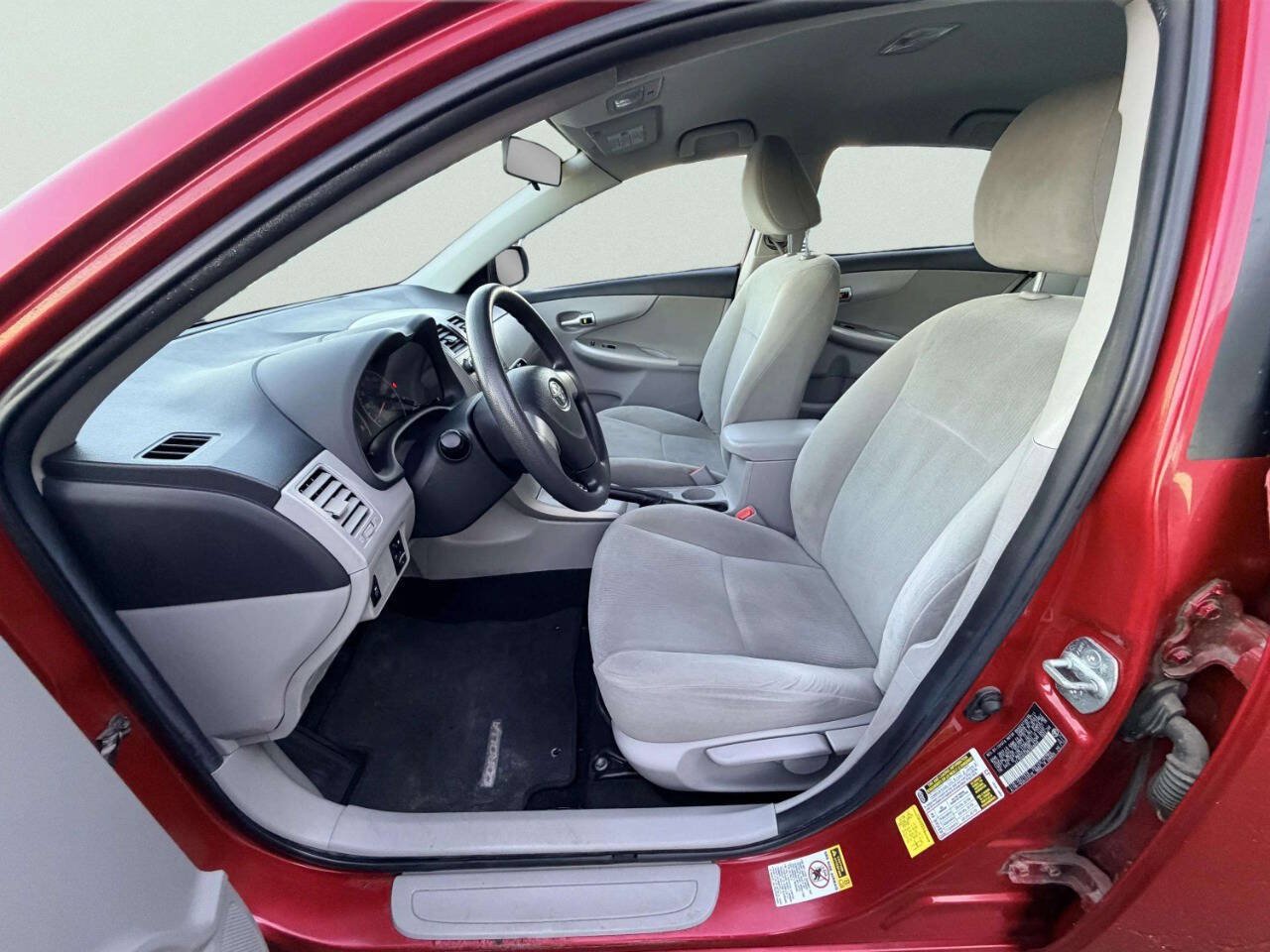 Used 2011 Toyota Corolla LE FWD image 15