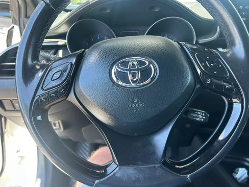 Used 2018 Toyota C-HR XLE FWD image 15