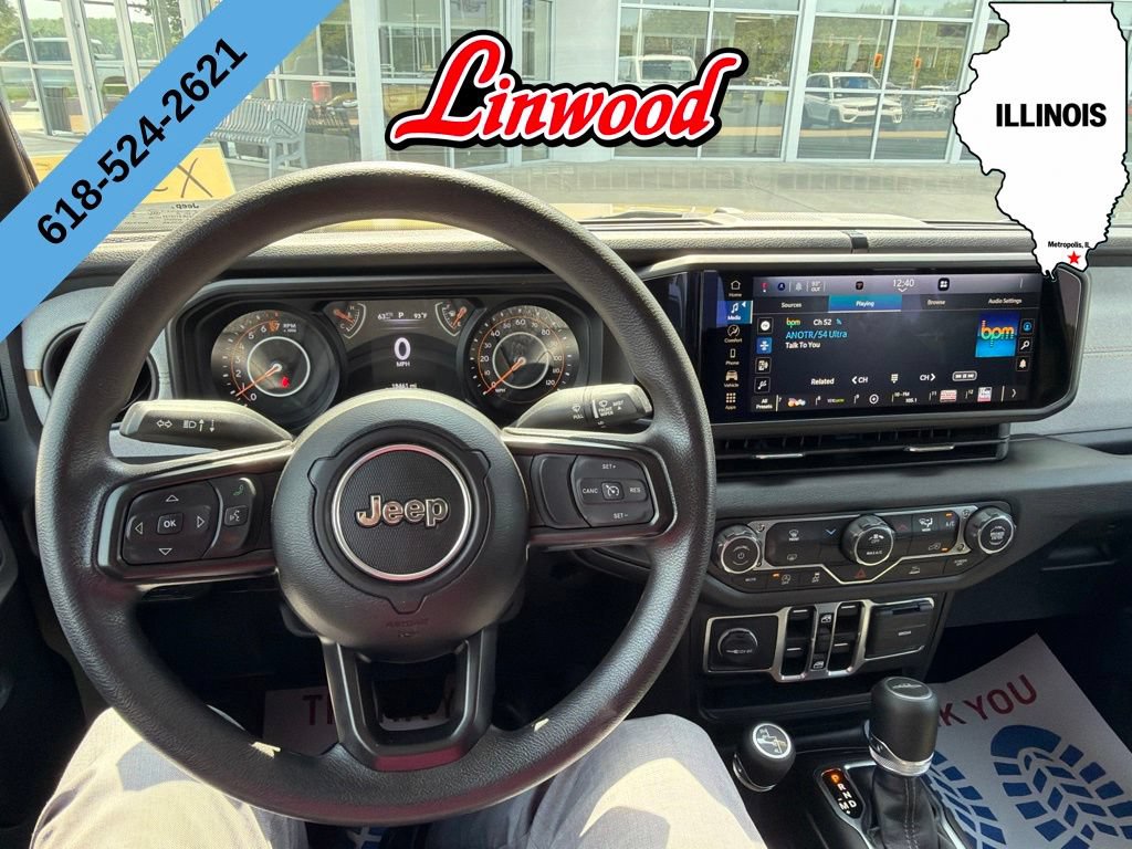 Used 2025 Jeep Gladiator Sport AWD/4WD image 2