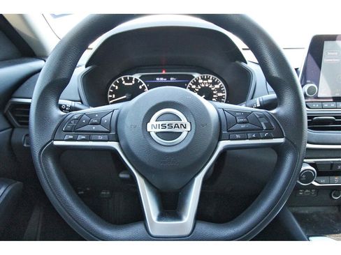 Used 2022 Nissan Altima 2.5 SV image 9