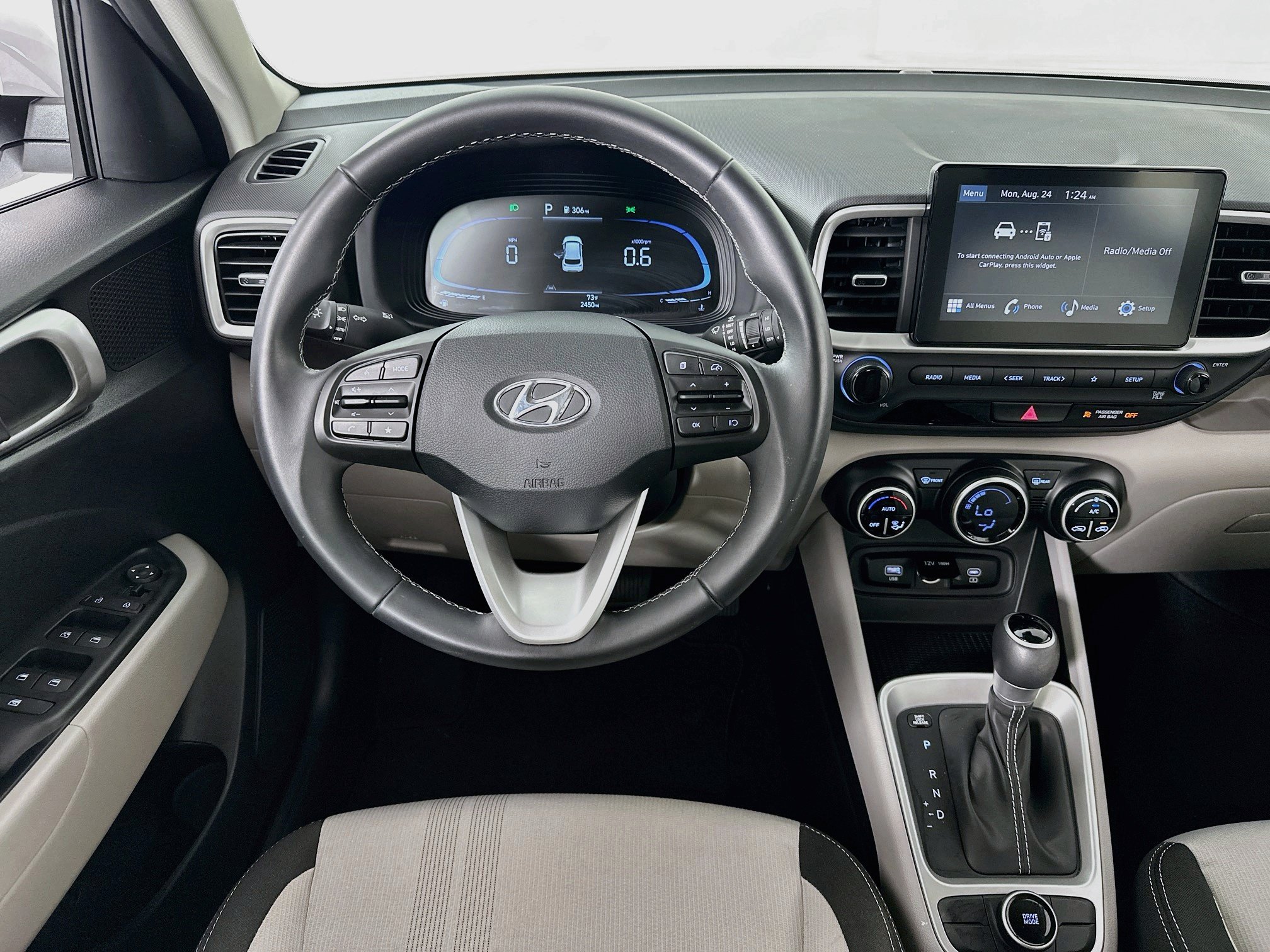 Used 2024 Hyundai Venue SEL FWD image 21