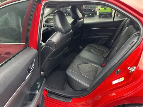 Used 2019 Toyota Camry XSE image 10
