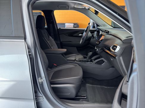 Used 2023 Chevrolet TrailBlazer LT w/ LPO, Blackout Package AWD/4WD image 18