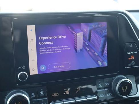 Used 2024 Toyota Highlander LE image 16