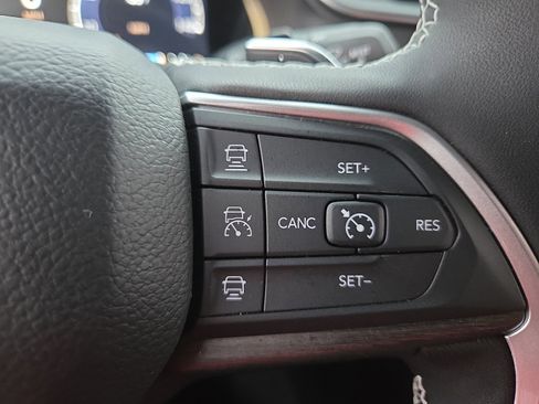 Used 2025 Jeep Grand Cherokee L Limited image 19