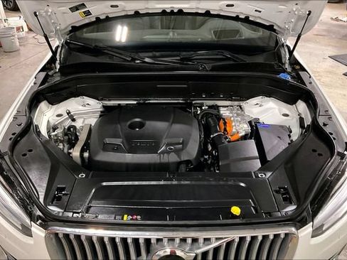 Certified 2024 Volvo XC90 T8 Ultimate AWD/4WD image 13