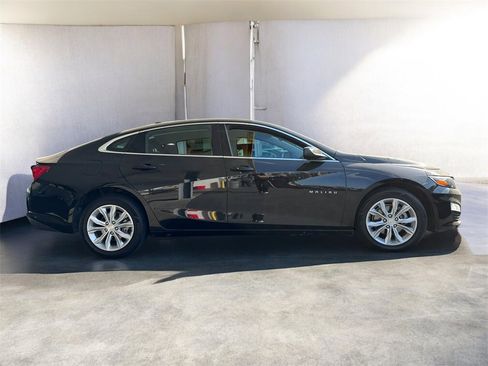 Used 2023 Chevrolet Malibu LT image 2